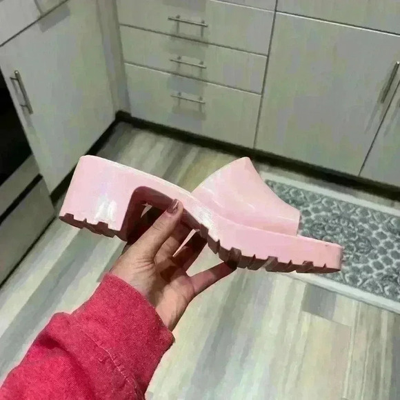 Shein pink sandals flip flops - Picture 5 of 5